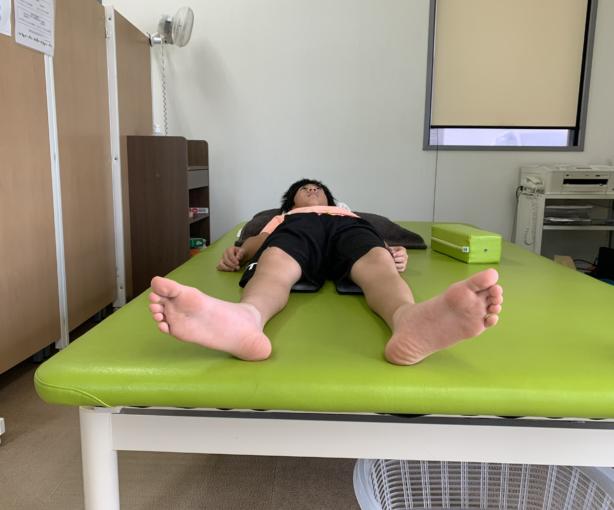 足先が外を向いていたらご注意下さい