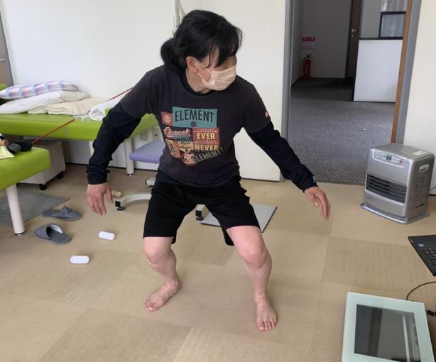 スノーボードクロス元全日本チャンピオンの吉田さんが来院しました。